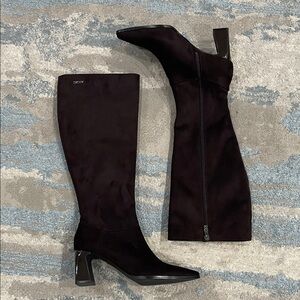 DKNY Salem Boots Dark Brown Chocolate Pointed Toe Knee High Heeled Boot 7 NEW!